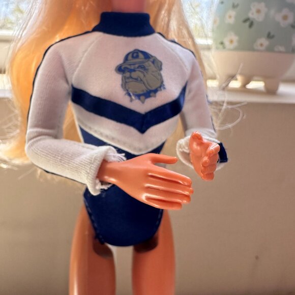 University Barbie Georgetown University Cheerleader Doll 1996 Mattel 17749 - Picture 5 of 13